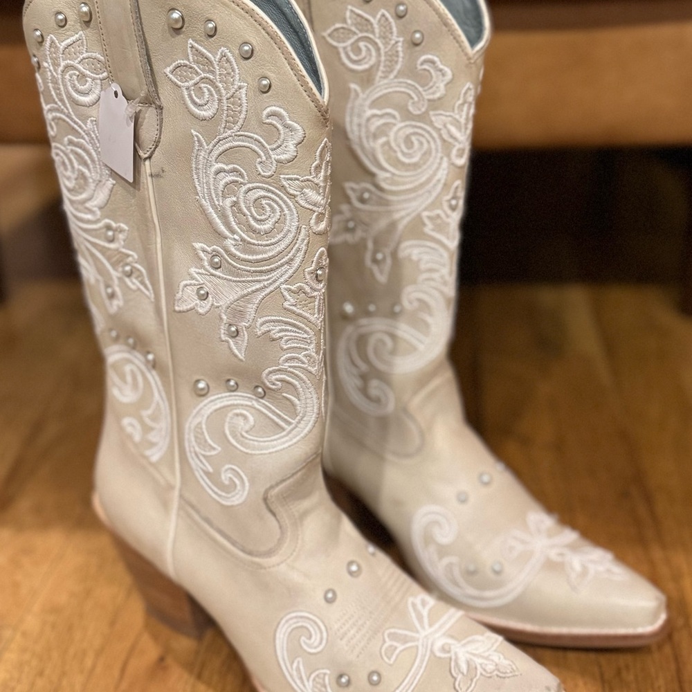 Size 10 - Shyanne Women's Embroidered & Pearl Western Boots - Cream